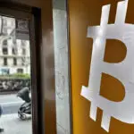 FUMAÇA PRETA ENCERRA 1º DIA DO CONCLAVE NO VATICANO