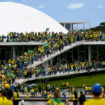 Treplica Fronteira: GREVE DOS AUDITORES EM FOZ DO IGUAÇU CAUSA TRANSTORNO DOM FILA DE MIL CAMINHÕES