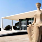 Racha bolsonarista: Eduardo ataca e Michelle frita “bananinha”